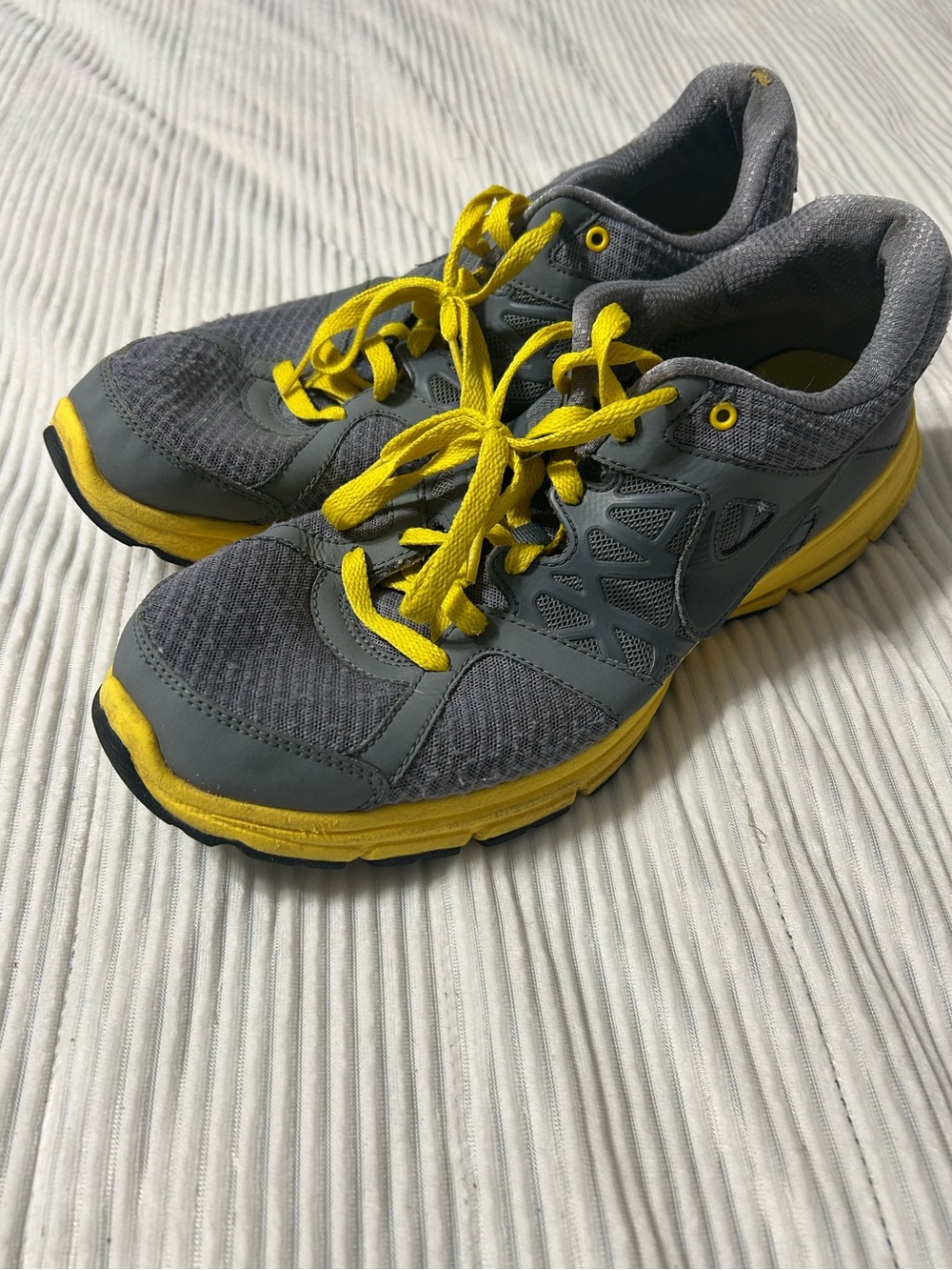 Nike Air Relentless 2 Gray and Yellow Men's Sneakers. Has one sign of wear shown